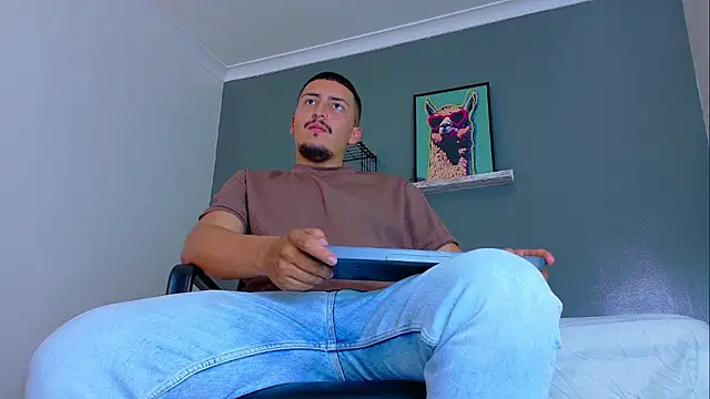 MrFox   online show from April 2026 07:32:01 PM