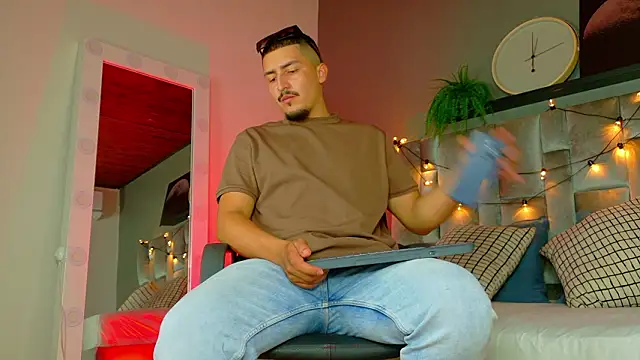 MrFox   online show from February 2026 07:44:01 PM