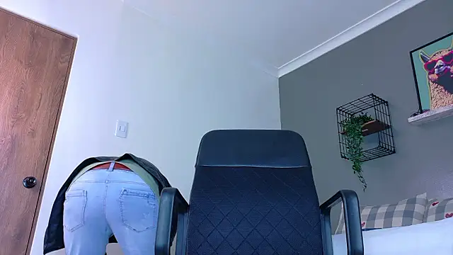 MrFox   online show from March 2026 10:37:01 PM