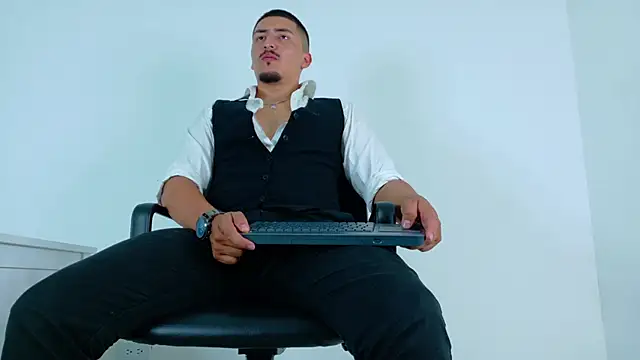 MrFox   online show from October 2025 07:23:01 PM