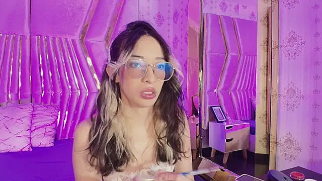 Emilia Bons online show from October 2025 02:07:02 PM