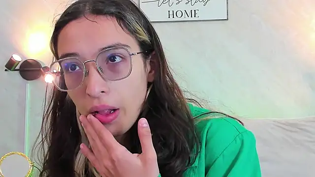 Emilia Bons online show from September 2025 01:50:02 PM