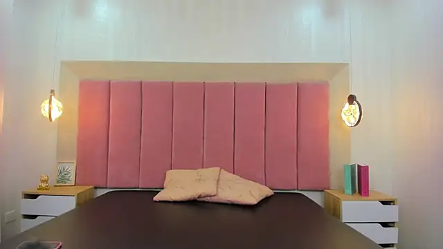 Emilia Bons online show from October 2025 01:56:01 PM