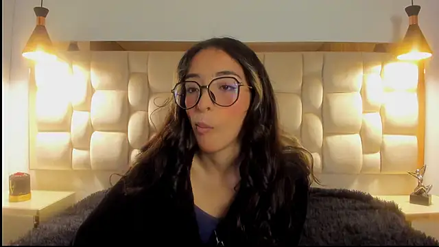 Emilia Bons online show from November 2025 01:59:01 PM