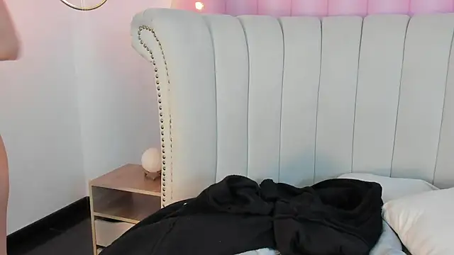 Emilia Bons online show from February 2026 01:51:02 PM