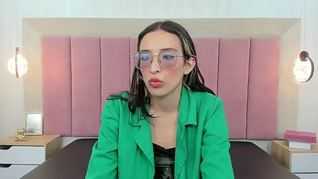 Emilia Bons online show from October 2025 01:45:01 PM