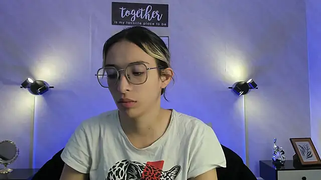 Emilia Bons online show from September 2025 01:25:02 PM