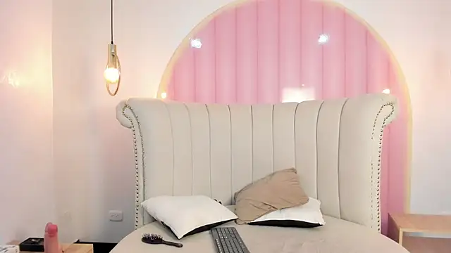 Emilia Bons online show from January 2026 12:42:02 PM