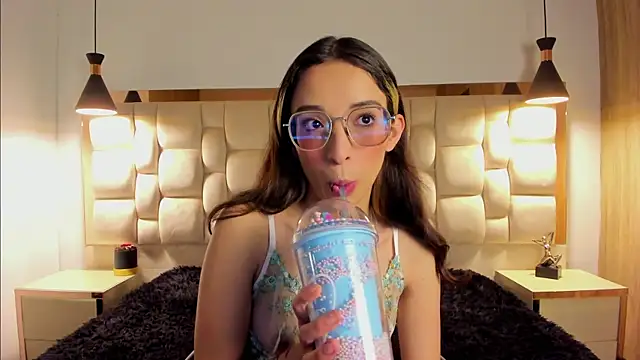 Emilia Bons online show from October 2025 02:05:01 PM