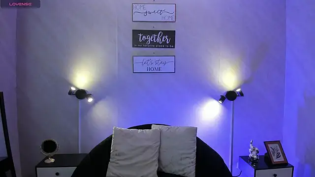 Emilia Bons online show from October 2025 02:07:01 PM