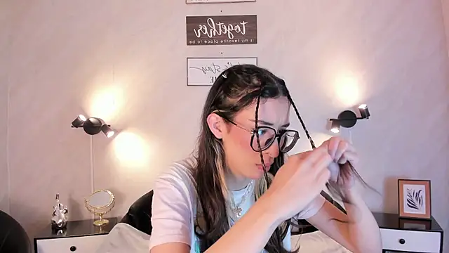 Emilia Bons online show from February 2026 01:10:01 PM