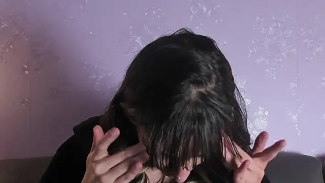 Emilia Bons online show from April 2026 12:54:01 PM