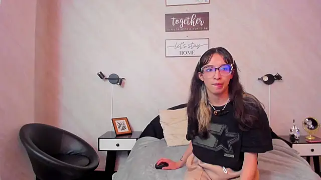 Emilia Bons online show from April 2026 12:50:02 PM