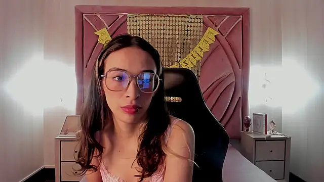 Emilia Bons online show from October 2025 02:46:01 PM