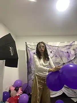 Emilia Bons online show from October 2025 01:40:02 AM