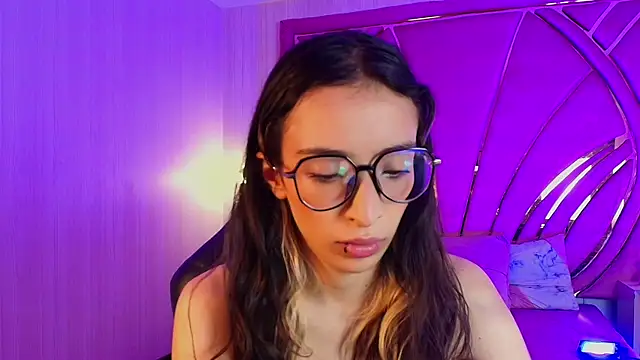 Emilia Bons online show from December 2025 02:10:02 PM