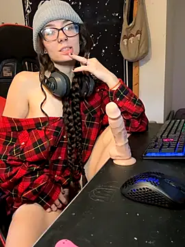 Snapshot of heycutie18 chatting on December 2025 03:29:02 PM heycutie18 online show from December 2025 03:29:02 PM