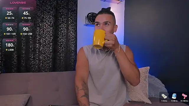 MarkSantozz online show from October 2025 06:51:01 PM