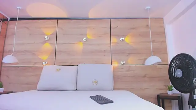 chloe murray online show from November 2025 06:08:02 AM