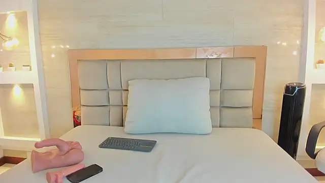 chloe murray online show from May 2026 11:46:02 AM