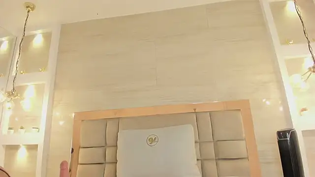 chloe murray online show from May 2026 12:00:01 PM