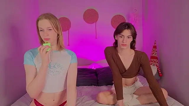 Snapshot of Olivia-Pink chatting on January 2026 09:32:01 PM Olivia-Pink online show from January 2026 09:32:01 PM