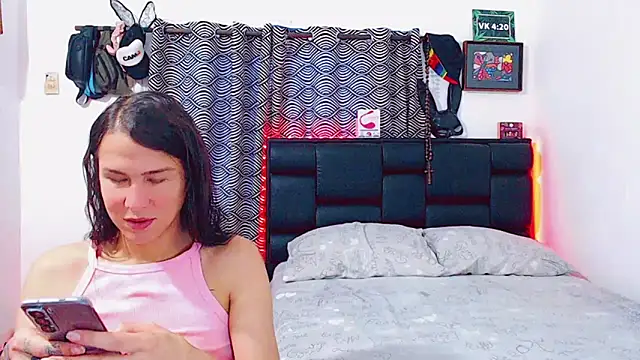 Snapshot of Azley_sweet chatting on December 2025 01:57:01 PM Azley sweet online show from December 2025 01:57:01 PM