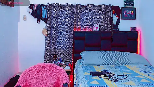 Snapshot of Azley_sweet chatting on November 2025 01:04:02 PM Azley sweet online show from November 2025 01:04:02 PM