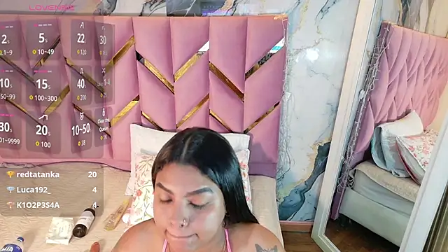 Snapshot of curvybrunnett chatting on October 2025 02:46:01 AM curvybrunnett online show from October 2025 02:46:01 AM