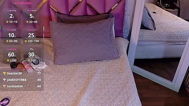 Snapshot of curvybrunnett chatting on November 2025 02:50:02 AM curvybrunnett online show from November 2025 02:50:02 AM