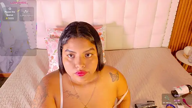 Snapshot of curvybrunnett chatting on November 2025 12:10:01 PM curvybrunnett online show from November 2025 12:10:01 PM