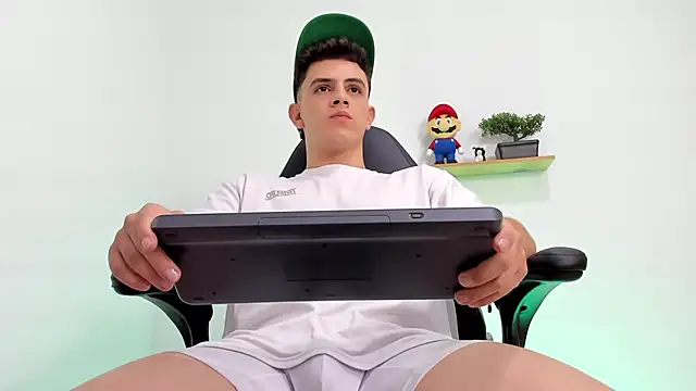 Mikecooper online show from November 2025 03:09:02 AM