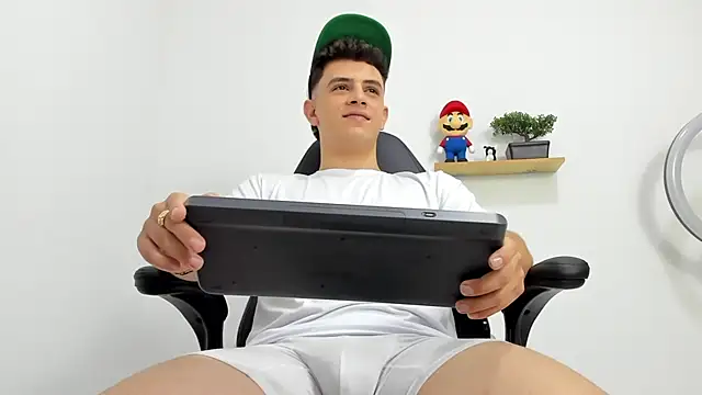 Mikecooper online show from September 2025 02:18:02 AM