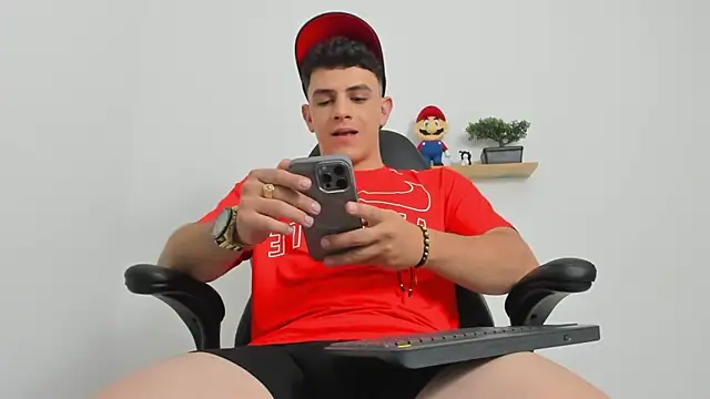 Mikecooper online show from October 2025 05:09:02 AM