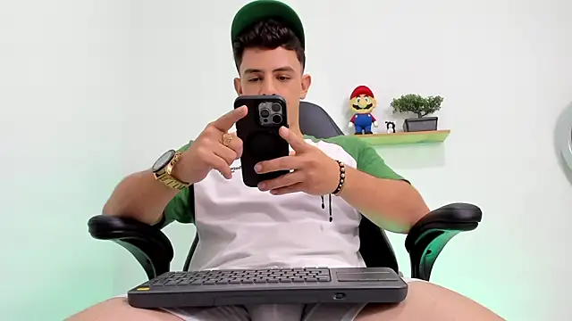 Mikecooper online show from October 2025 04:55:02 AM