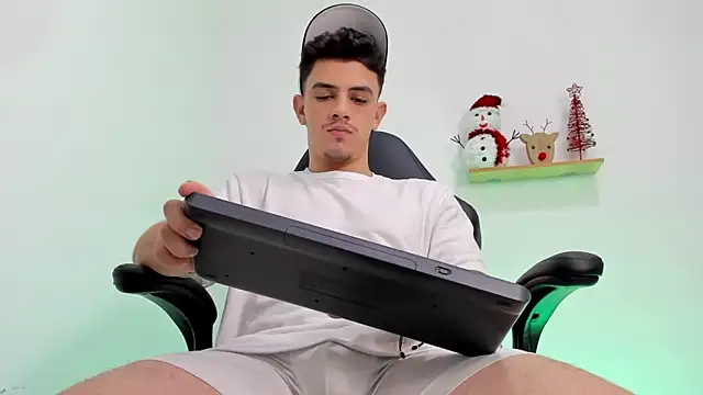 Mikecooper online show from December 2025 10:59:01 PM