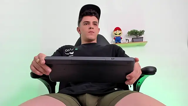 Mikecooper online show from November 2025 01:53:01 AM