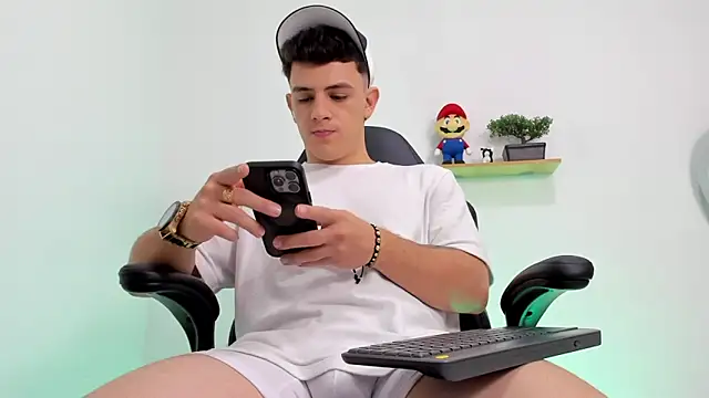 Mikecooper online show from October 2025 01:37:02 AM