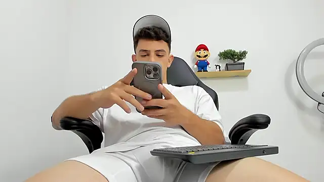 Mikecooper online show from October 2025 05:08:02 AM