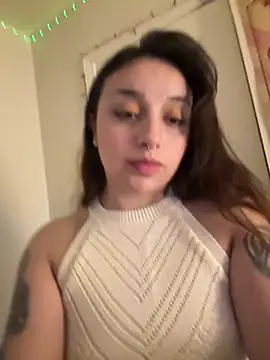 CharmingMaddie online show from April 2026 05:42:02 AM