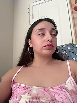 Snapshot of CharmingMaddie chatting on April 2026 05:15:01 PM CharmingMaddie online show from April 2026 05:15:01 PM