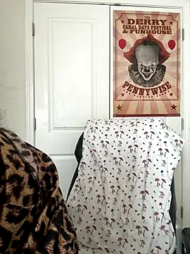 CharmingMaddie online show from December 2025 04:56:01 PM