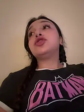 Snapshot of CharmingMaddie chatting on May 2026 05:06:01 AM CharmingMaddie online show from May 2026 05:06:01 AM