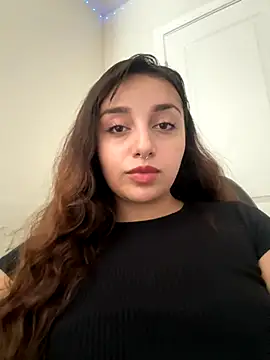 Snapshot of CharmingMaddie chatting on October 2025 04:19:02 PM CharmingMaddie online show from October 2025 04:19:02 PM