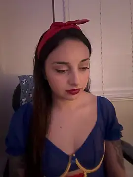 Snapshot of CharmingMaddie chatting on April 2026 05:34:01 AM CharmingMaddie online show from April 2026 05:34:01 AM
