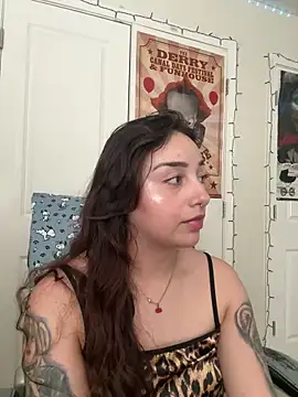 CharmingMaddie online show from April 2026 05:52:01 PM