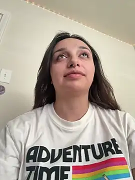 Snapshot of CharmingMaddie chatting on May 2026 05:44:02 PM CharmingMaddie online show from May 2026 05:44:02 PM