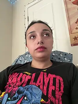 Snapshot of CharmingMaddie chatting on April 2026 05:04:02 PM CharmingMaddie online show from April 2026 05:04:02 PM