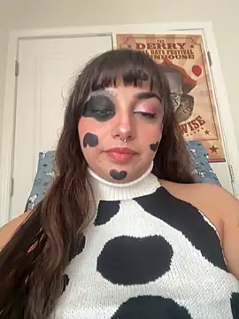 Snapshot of CharmingMaddie chatting on October 2025 04:44:02 PM CharmingMaddie online show from October 2025 04:44:02 PM