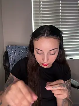 Snapshot of CharmingMaddie chatting on April 2026 04:49:01 PM CharmingMaddie online show from April 2026 04:49:01 PM